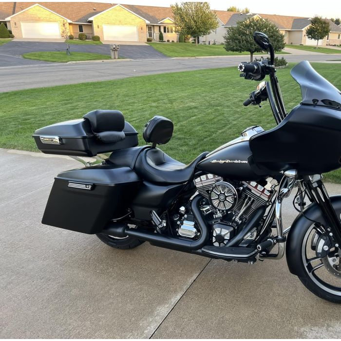 Vivid Black Harley® Touring Chopped Tour Pack w/ Slim Backrest