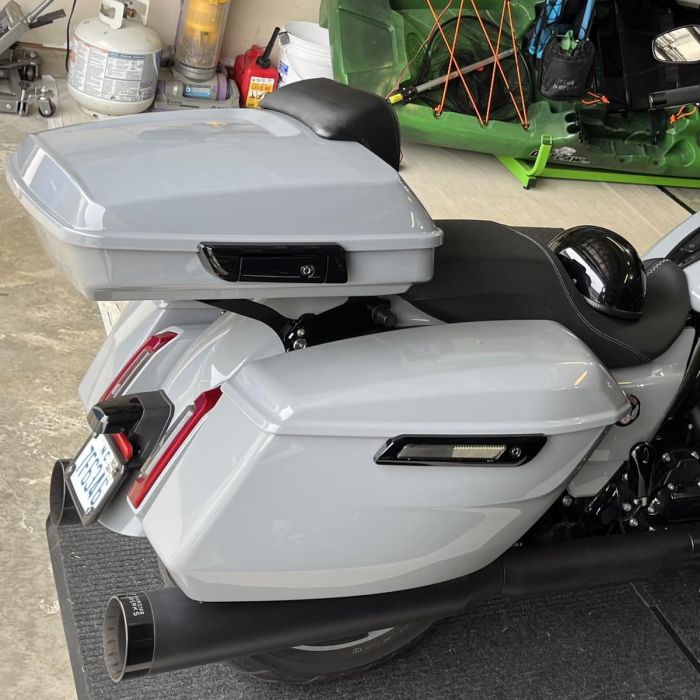 White Sand Pearl Razor Tour Pack w/ Slim Backrest & Black Hardware